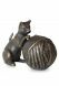 Mini urna cineraria in bronzo gatto con gomitolo di lana