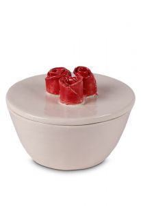 Mini urna cineraria in ceramica beige con rose rosse