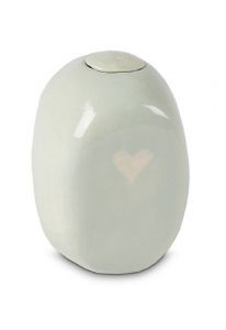 Mini urna cineraria in ceramica 'Opaque Sage' con cuore